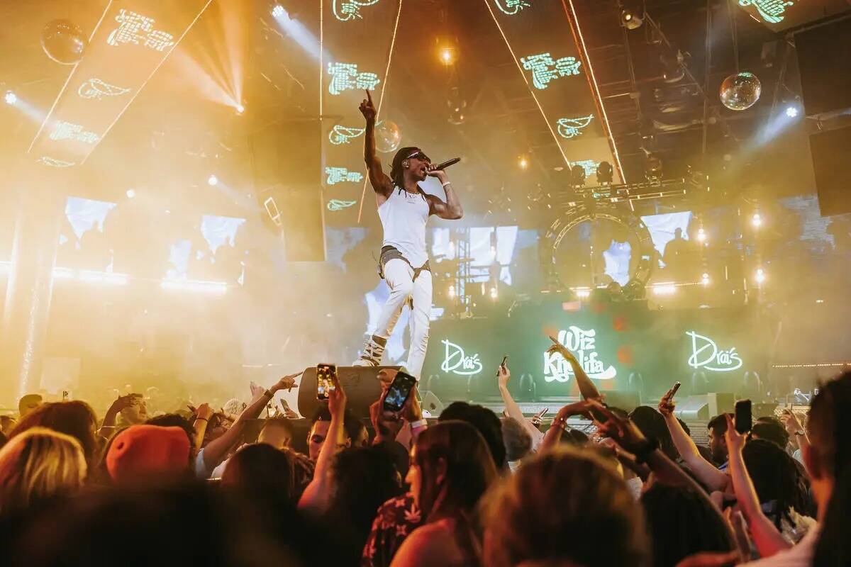 Wiz Khalifa se presenta ante el público el 22 de julio de 2022 en el club nocturno Drai's en T ...