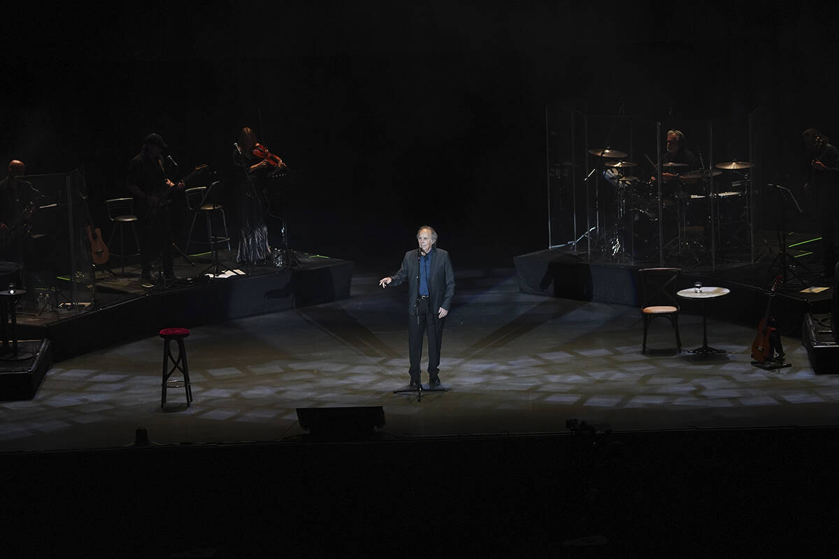 ARCHIVO.- El español Joan Manuel Serrat realiza su gira de despedida "El vicio de cantar. Serr ...