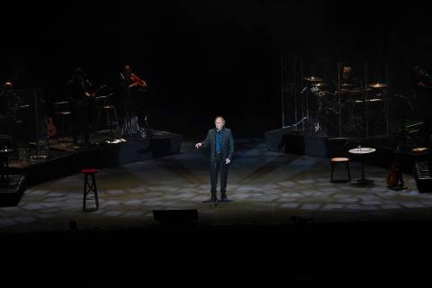 ARCHIVO.- El español Joan Manuel Serrat realiza su gira de despedida "El vicio de cantar. Serr ...