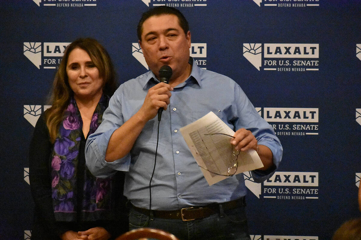 El analista republicano, Jesús Márquez, habla durante un evento de “Latinos con Laxalt”. ...