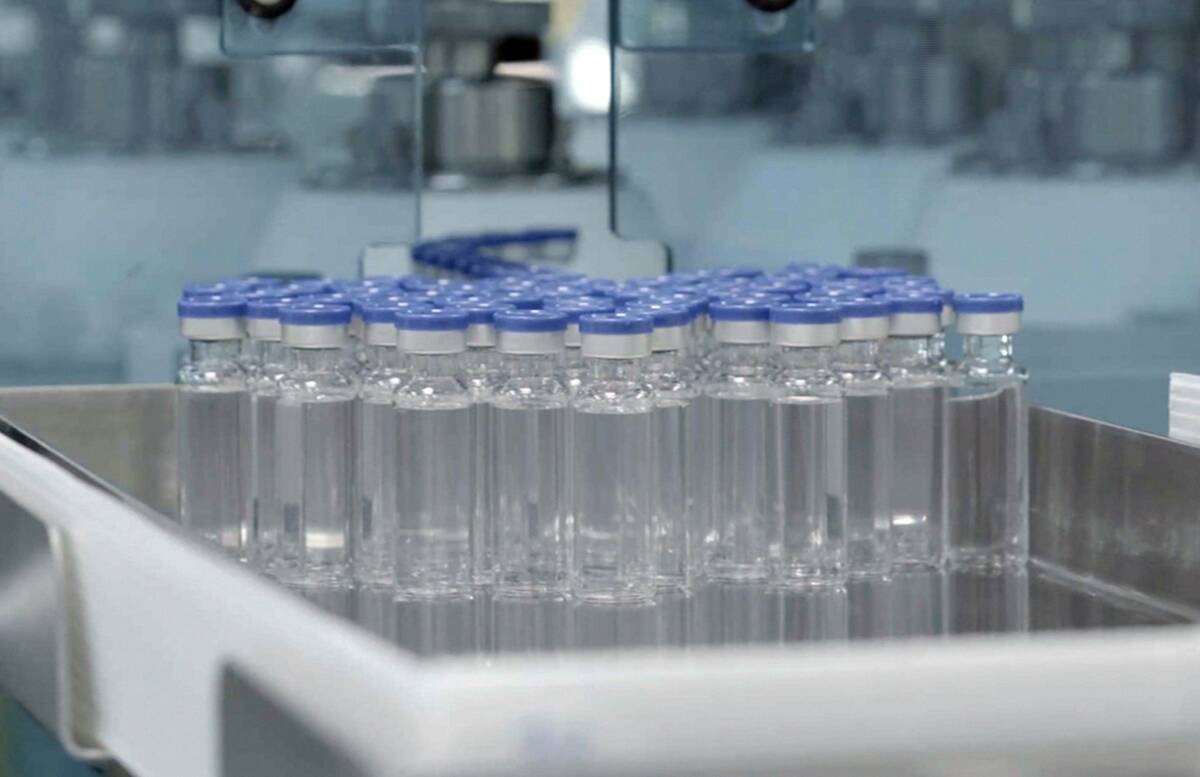 Se ven viales de vacunas Novavax COVID-19 recién fabricadas enPune, India. (Serum Institute of ...
