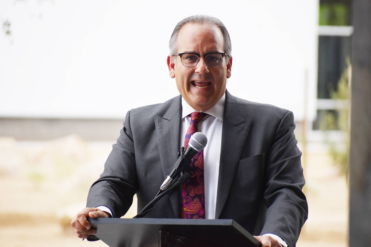 El superintendente del CCSD, Dr. Jesús F. Jara dirigió un emotivo discurso en español, recor ...