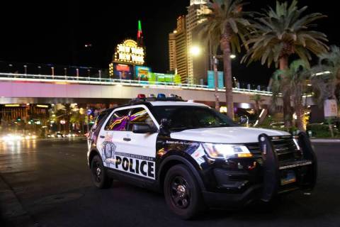 La Policía Metropolitana patrulla el Strip el sábado 16 de julio de 2022 (Benjamin Hager/Las ...