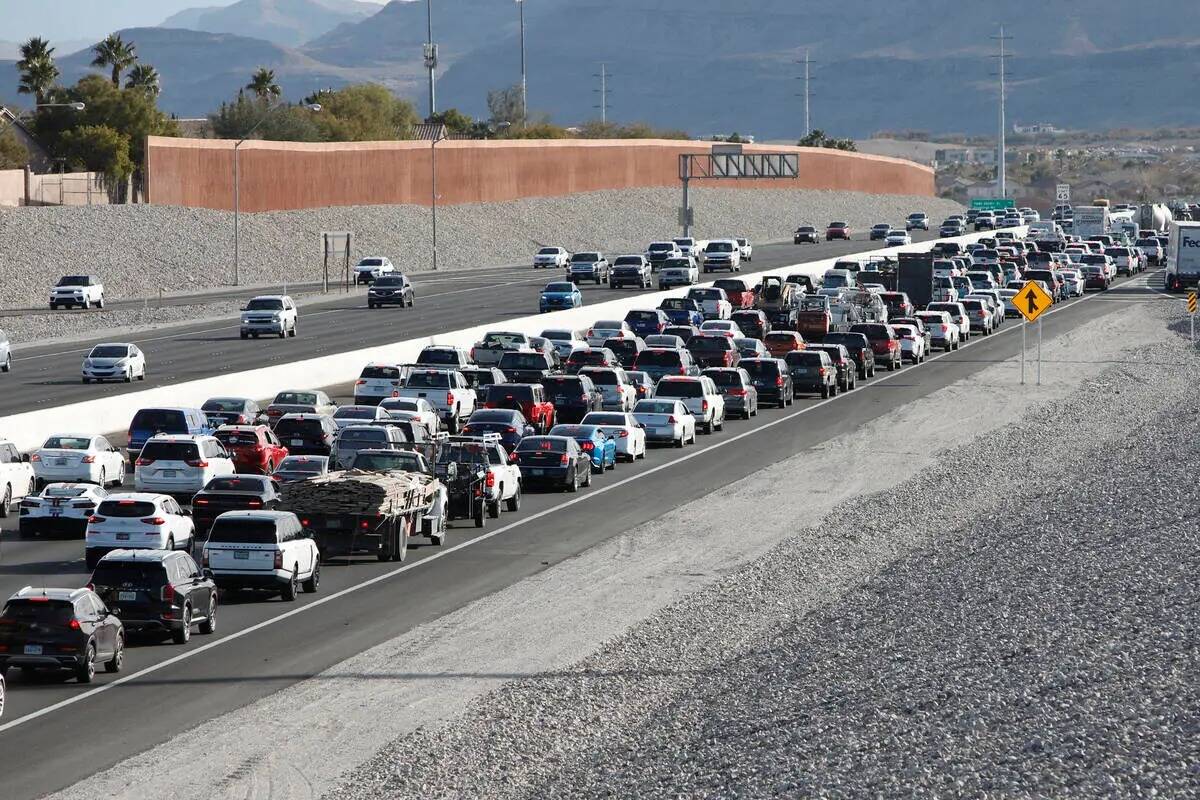 Tráfico pesado en el 215 Beltway cerca de Sahara Avenue en enero de 2022, en Las Vegas. (Chito ...