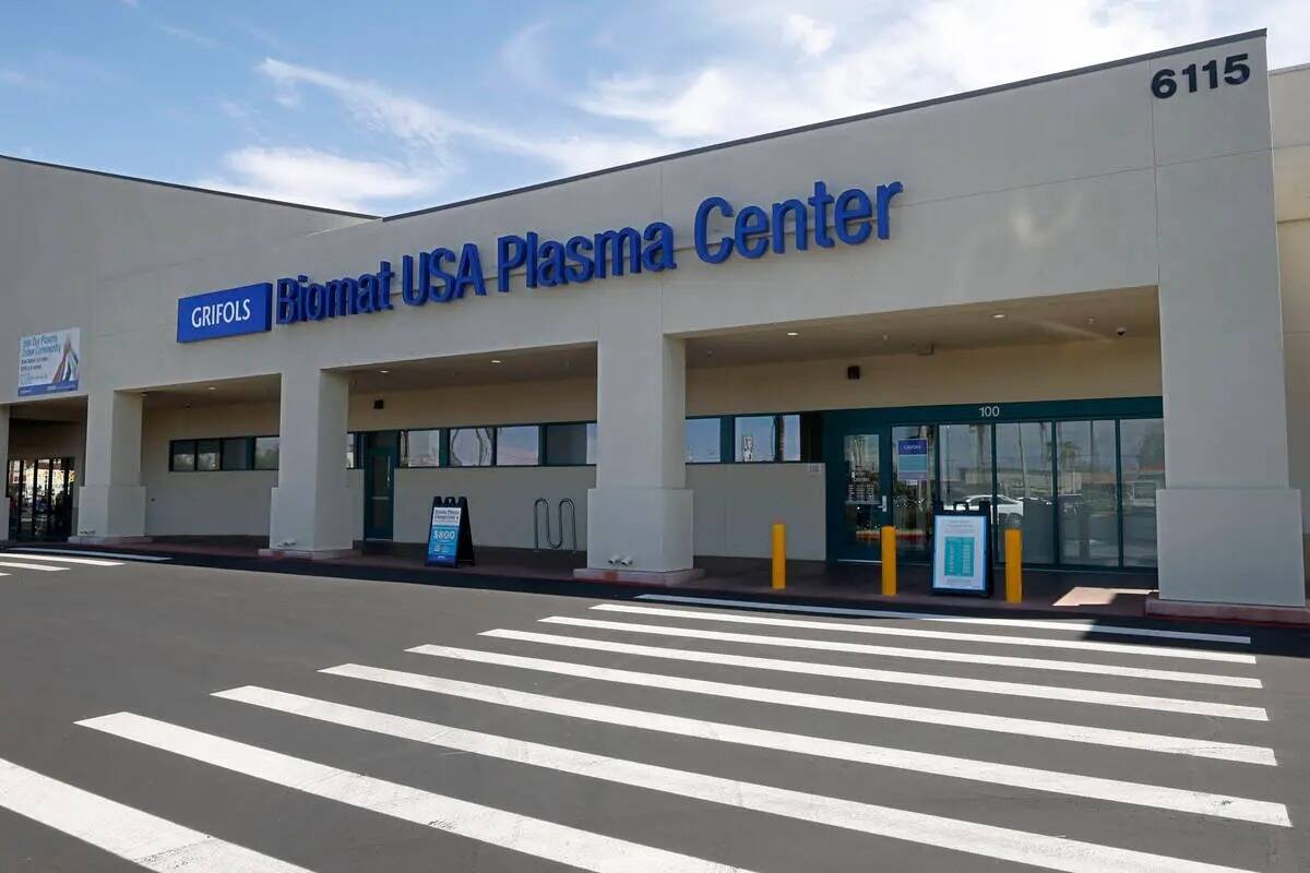 Grifols Biomat USA Plasma Center en Tropicana Avenue, el miércoles 3 de agosto de 2022, en Las ...