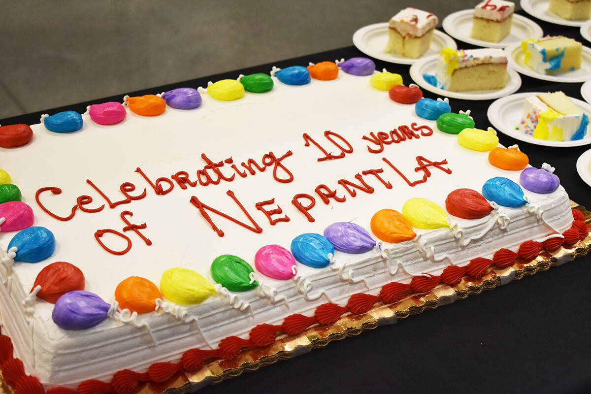 Un pastel se observa durante la ceremonia del décimo aniversario del Programa Nepantla de NSC. ...