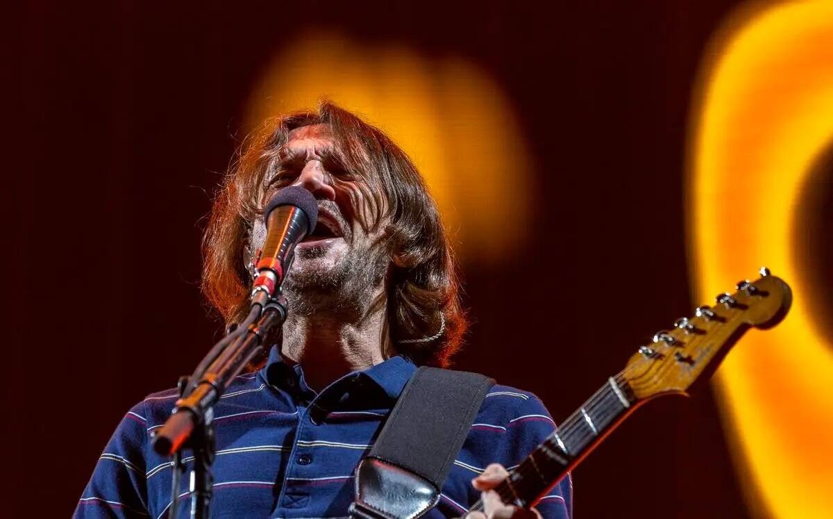 El guitarrista principal John Frusciante se presenta con The Red Hot Chili Peppers en el Allegi ...