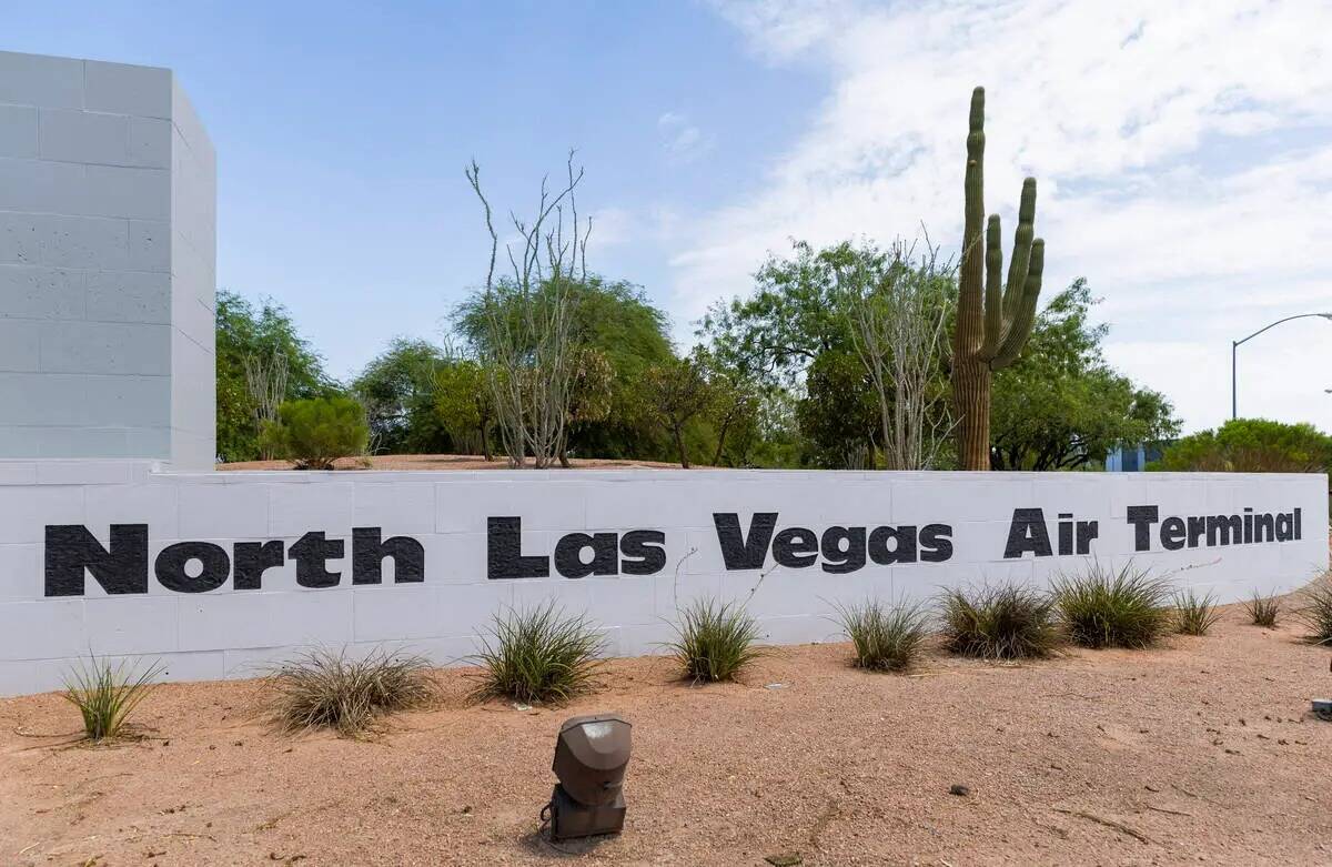 Entrada a la Terminal Aérea de North Las Vegas, mientras la FAA ha emitido un aviso de segurid ...