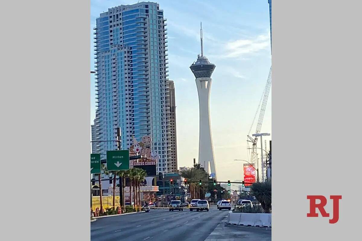 La policía de Las Vegas estaba investigando un accidente mortal en el Strip de Las Vegas a pri ...