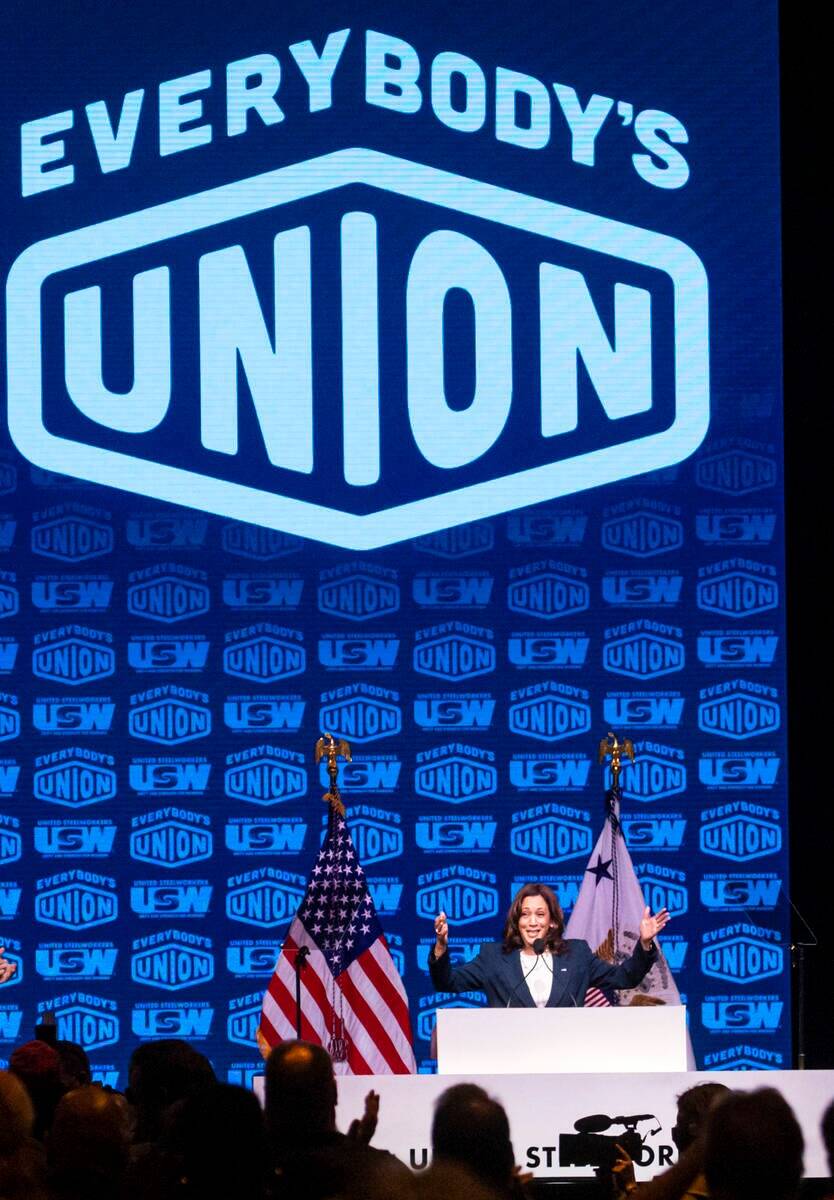 La vicepresidenta Kamala Harris habla en una convención de United Steelworkers en MGM Grand Co ...