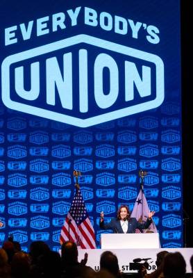 La vicepresidenta Kamala Harris habla en una convención de United Steelworkers en MGM Grand Co ...