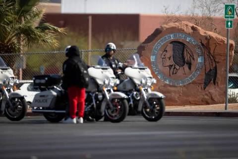 La policía investiga un tiroteo en Western High School en Las Vegas el martes 29 de marzo de 2 ...