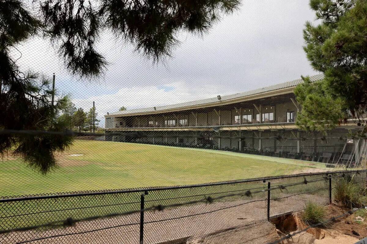 El campo de prácticas del club de golf Desert Pines, en las carreteras Bonanza y Pecos, en Las ...
