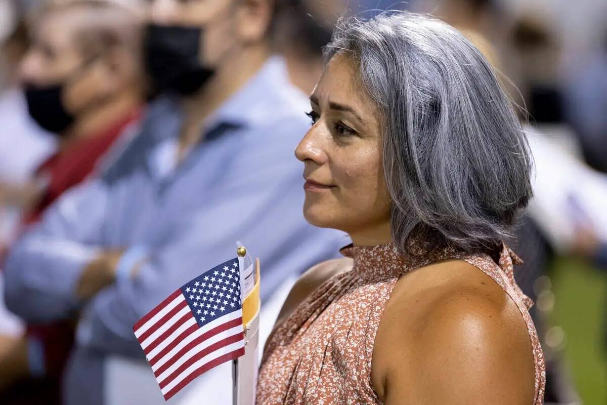 Etna Tamayo, originaria de Colombia, se prepara para convertirse en ciudadana estadounidense an ...