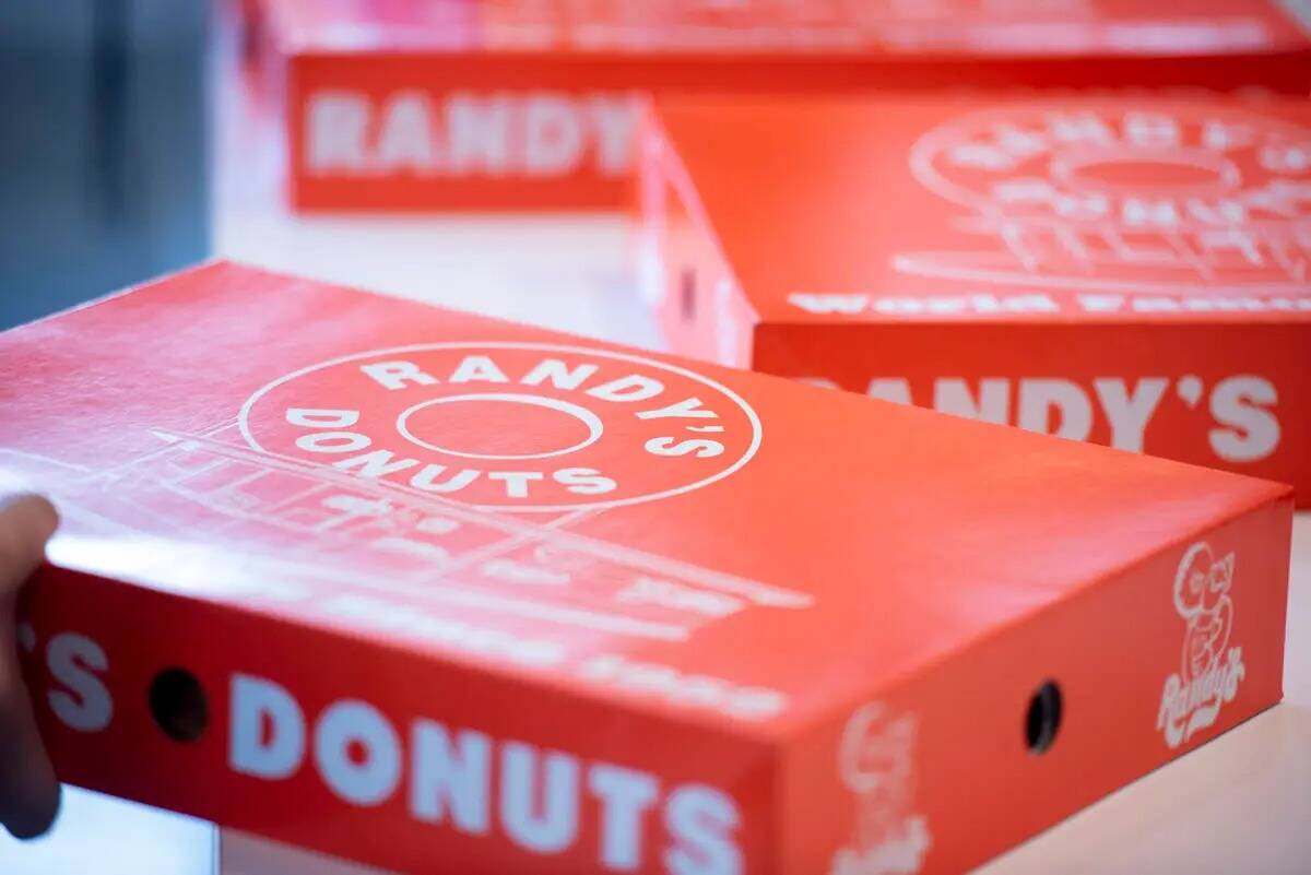 Randy's Donuts en South Rainbow Boulevard el viernes 19 de agosto de 2022, en Las Vegas. Se col ...