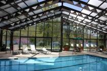 Esta foto del 3 de mayo de 2013 muestra la piscina de Rocky Gap Casino Resort cerca de Cumberla ...