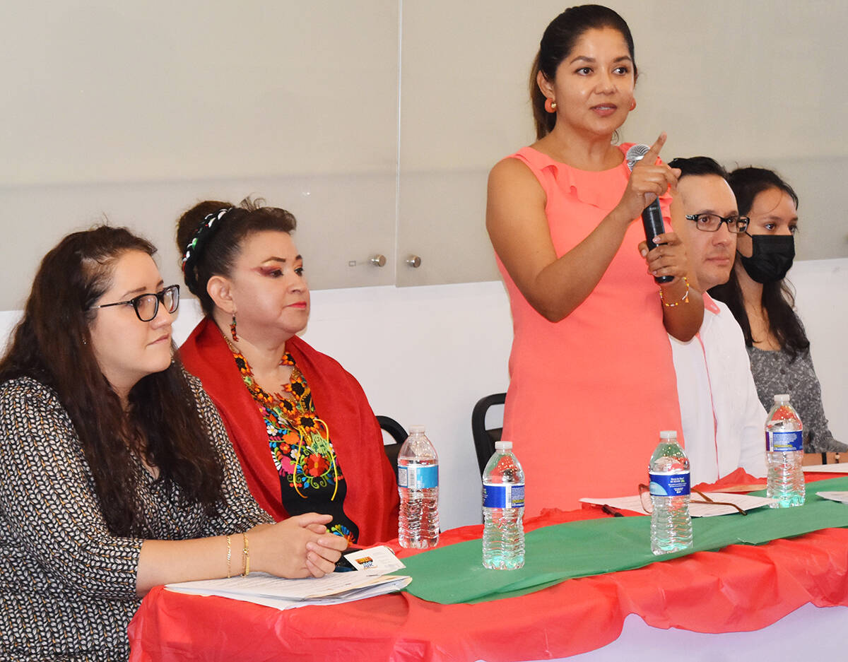 Luz Marina Mosquera, directora ejecutiva de la fundación sirve con mucho entusiasmo a la comun ...