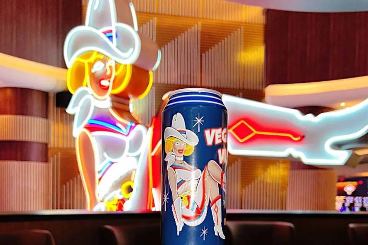 "Vegas Vickie Neon Blonde", una cerveza clara fácil de beber, es una colaboración entre el ca ...