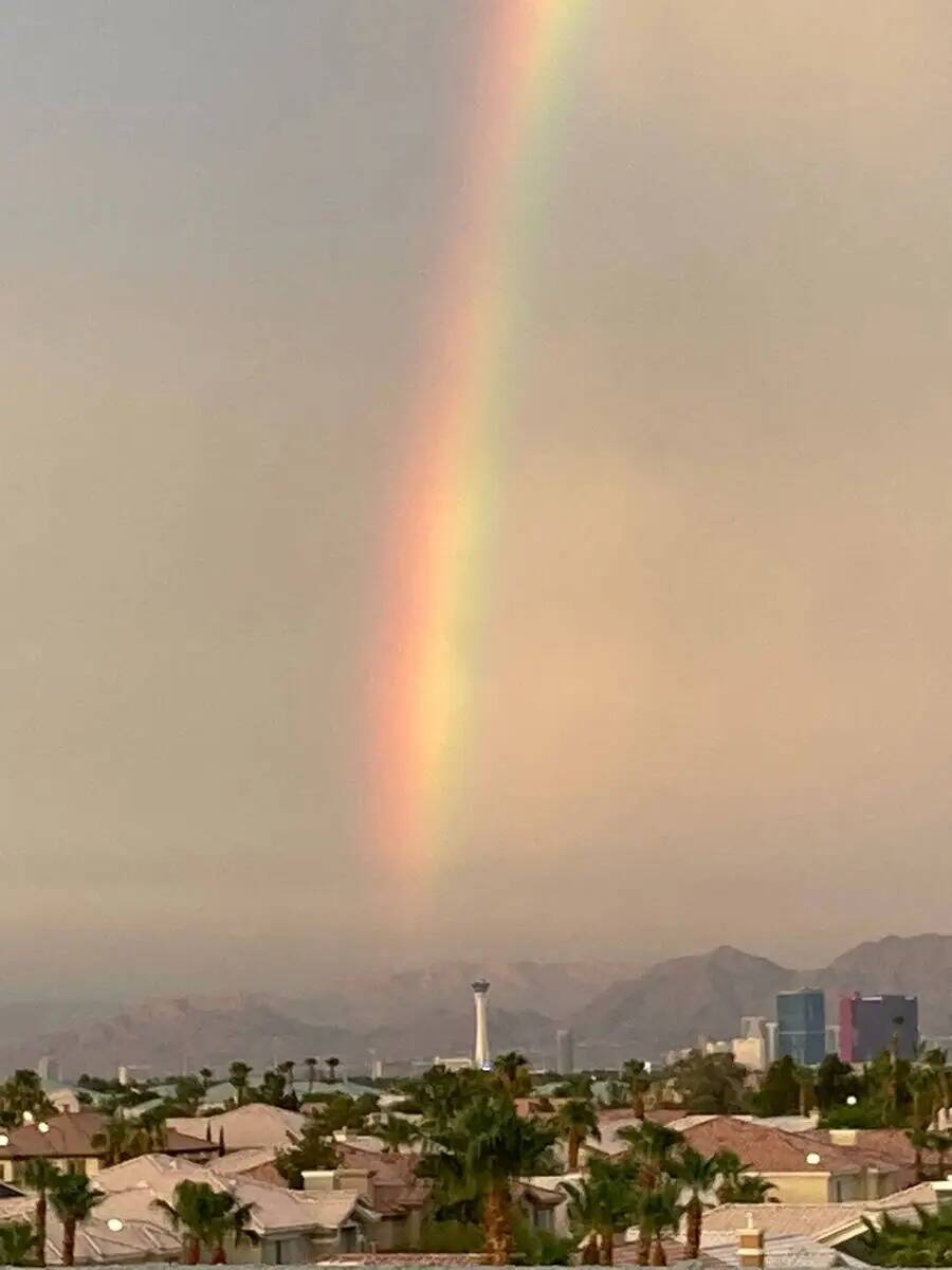 Un brillante arcoíris sobre Las Vegas el viernes 12 de agosto de 2022. (Michael Symes/Las Vega ...