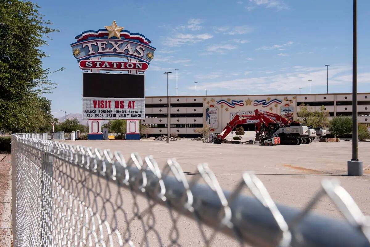 Comienza la demolición de los hoteles-casino Fiesta Rancho y Texas Station en Rancho Drive y L ...