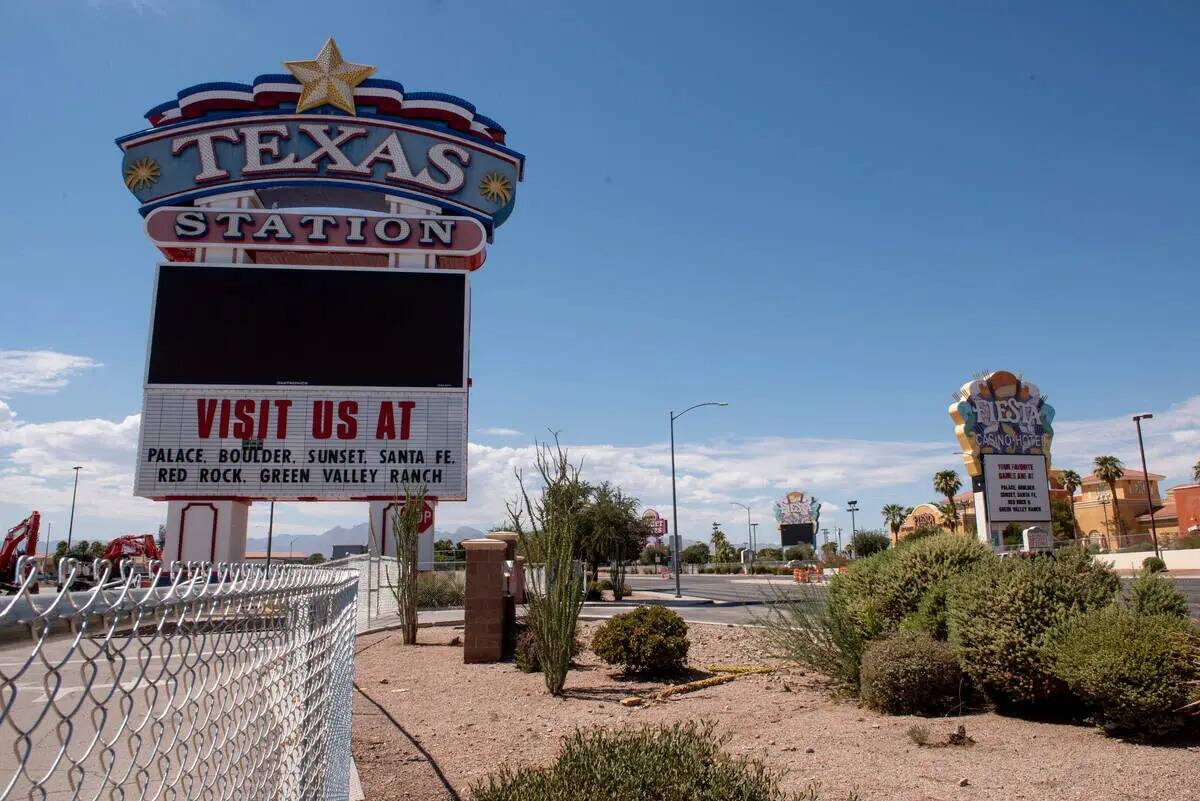 Comienza la demolición del hotel-casino Fiesta Rancho y Texas Station en Rancho Drive y Lake M ...