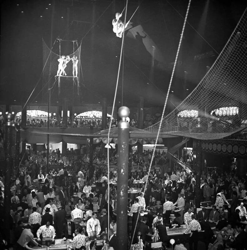 En los primeros días del Circus Circus, los artistas aéreos y otros actos se presentaban dire ...