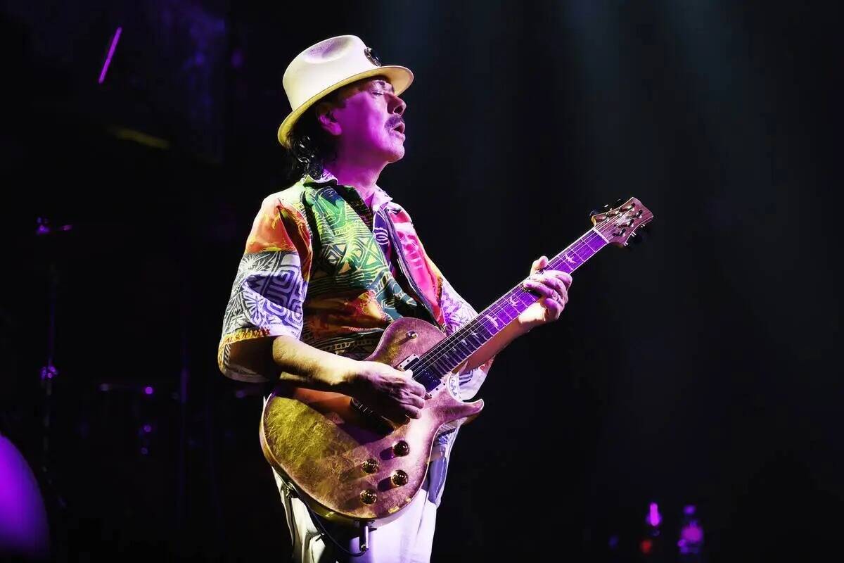 Carlos Santana en House of Blues en Mandalay Bay el 18 de mayo de 2022. (Denise Truscello)