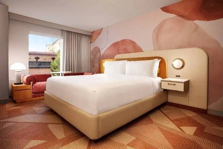 Un ejemplo de una habitación de hotel remodelada en MGM Grand. (MGM Resorts International)
