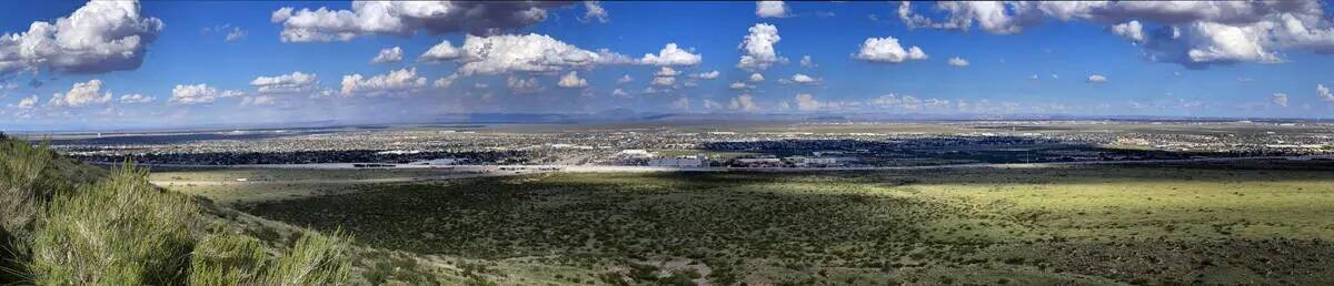 Vista de la ciudad desde la State Route 375 el miércoles 14 de septiembre de 2022, en El Paso, ...