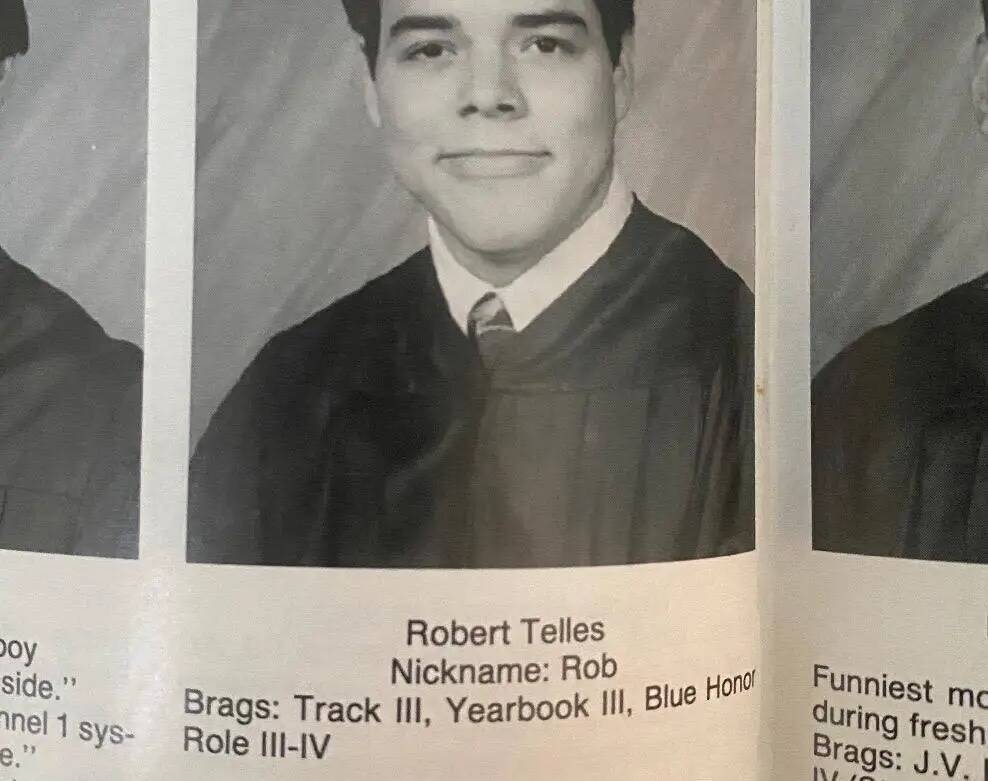 Esta foto del anuario de Cathedral High School muestra a Robert Telles, quien enlistó sus "log ...
