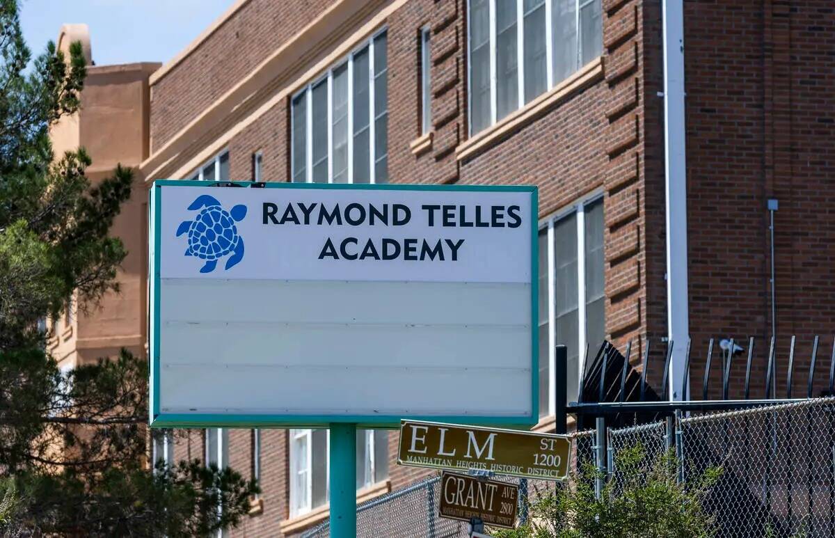 Exterior de Raymond Telles Academy el jueves 15 de septiembre de 2022, en El Paso, Texas. (L.E. ...