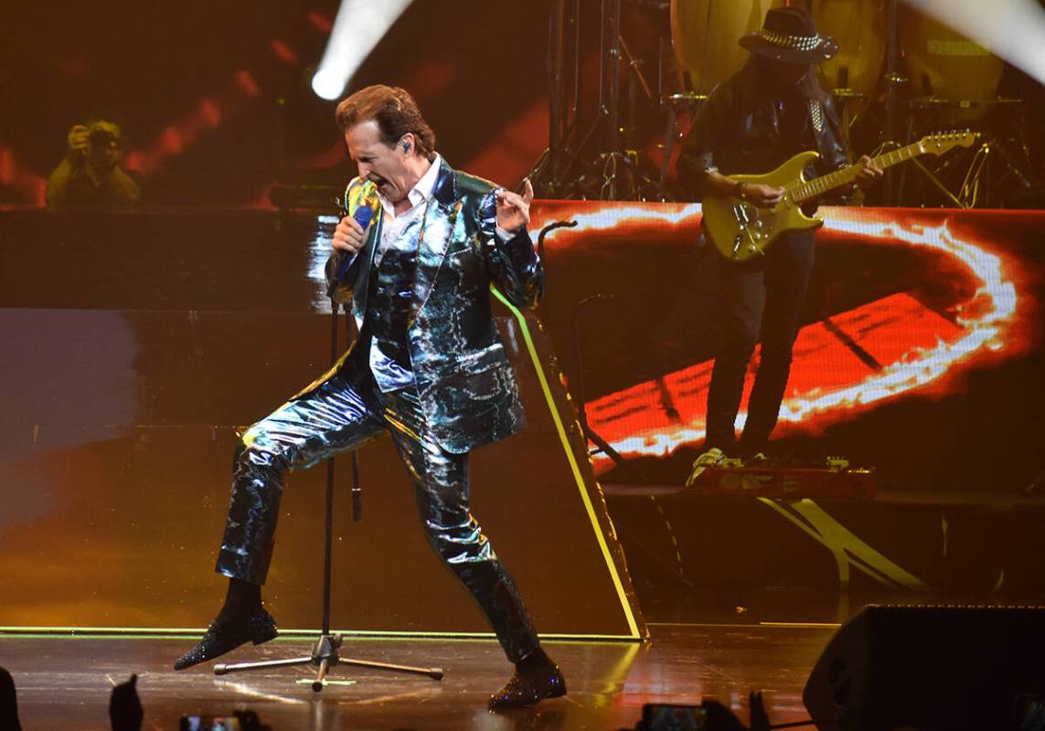 El cantante Emmanuel se presentó de manera exitosa en Las Vegas para celebrar, por todo lo alt ...