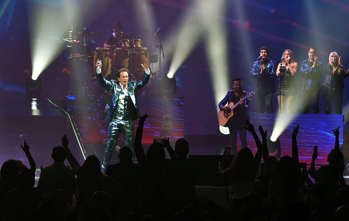 El cantante Emmanuel se presentó de manera exitosa en Las Vegas para celebrar, por todo lo alt ...