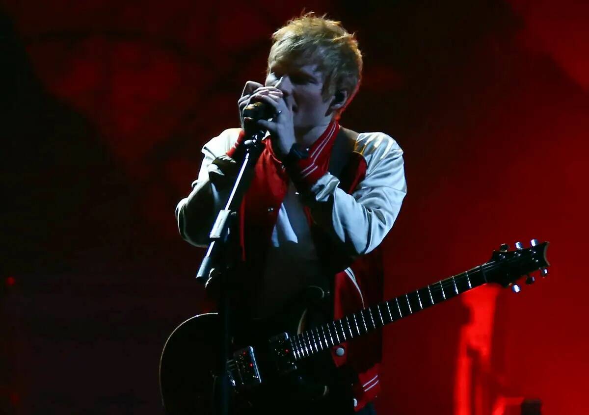 Ed Sheeran se presenta en el escenario de los Brit Awards 2022 en Londres el martes 8 de febrer ...