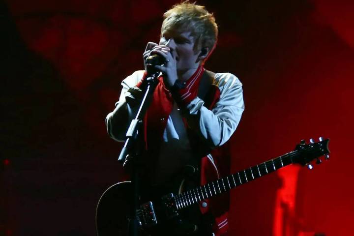 Ed Sheeran se presenta en el escenario de los Brit Awards 2022 en Londres el martes 8 de febrer ...