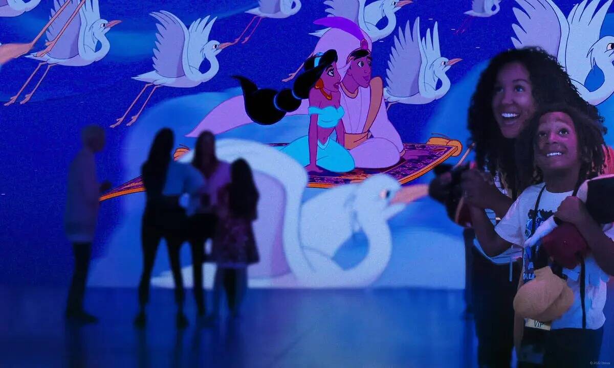 Un vistazo a la pantalla de "Aladdin" de Disney Animation/Lighthouse Immersive Experience. La e ...