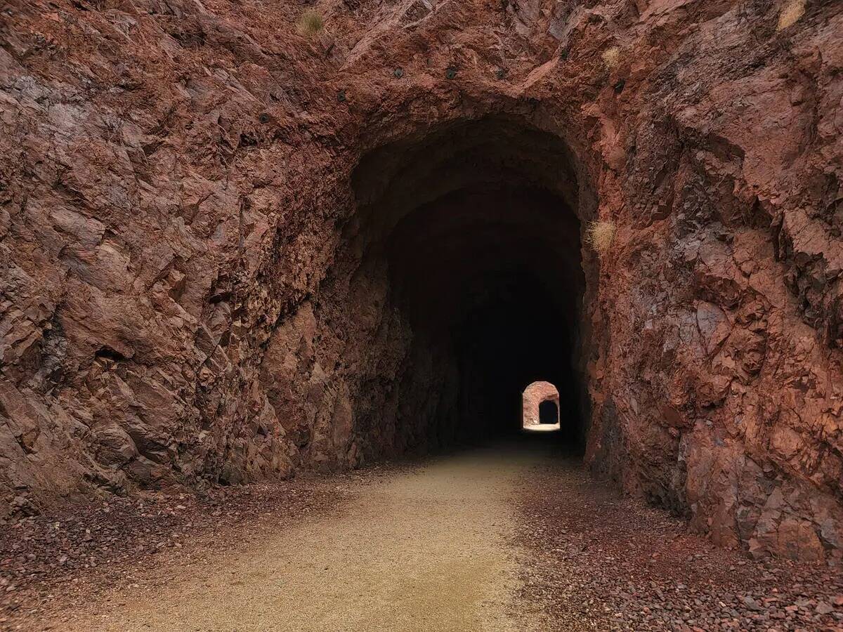 Historic Railroad Trail y sus túneles son lo suficientemente amplios como para viajar en tren, ...