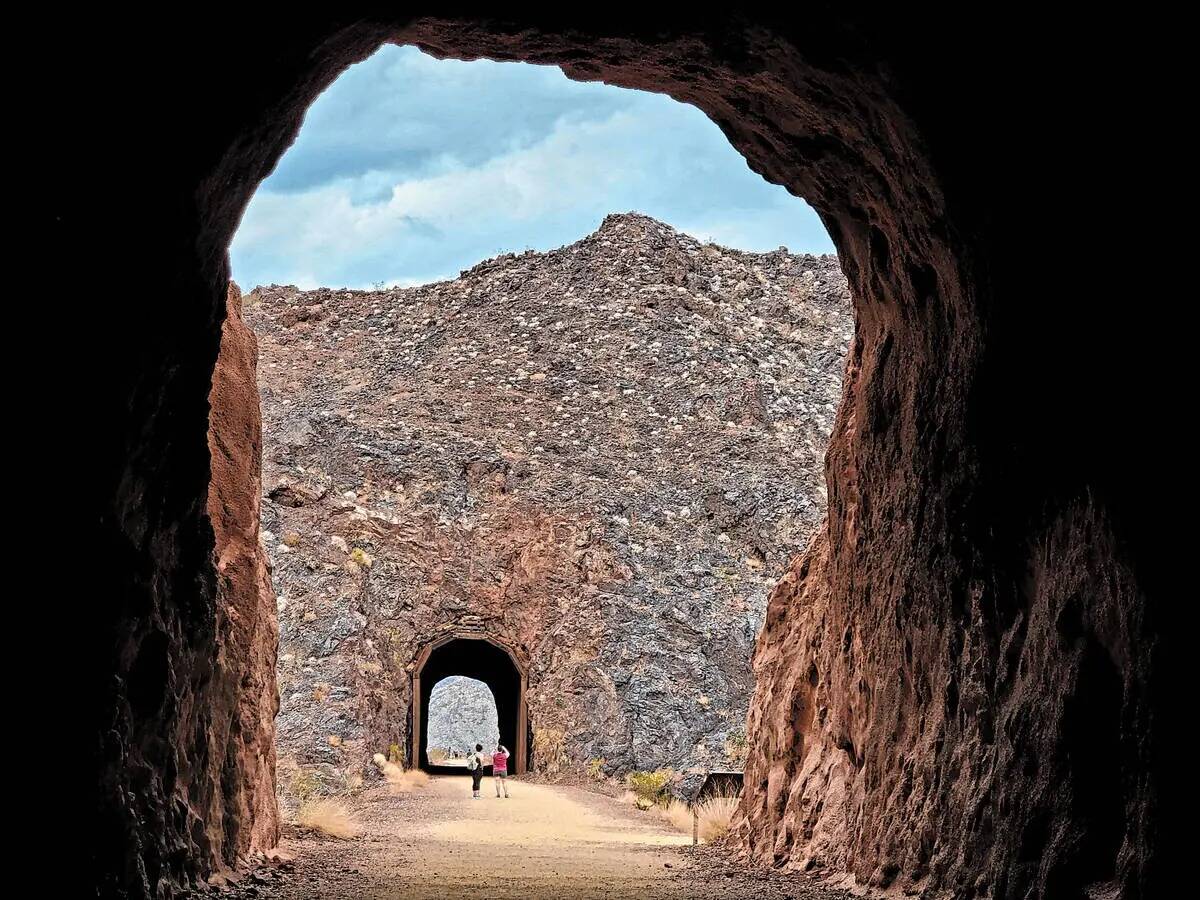 Historic Railroad Trail y sus túneles son lo suficientemente amplios como para poder viajar en ...