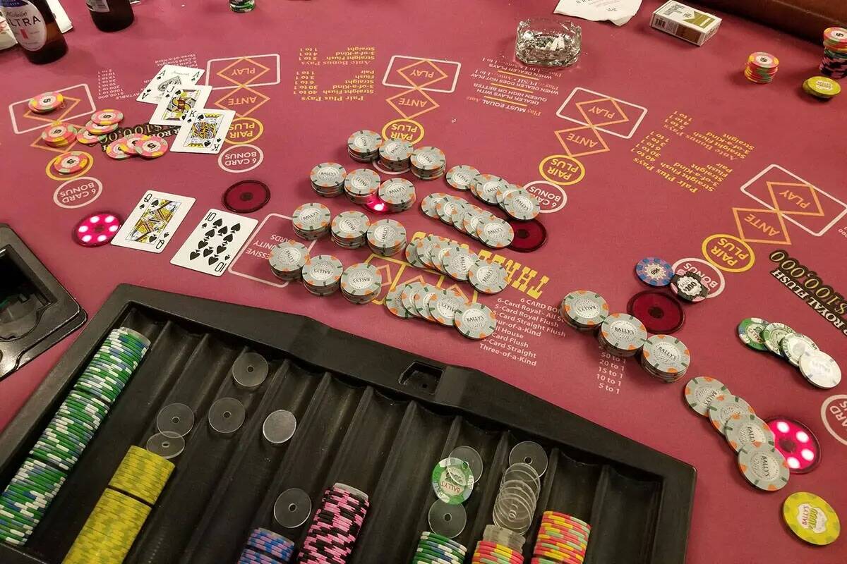 Un visitante de Bally's ganó el Mega Progressive Jackpot con un valor de 496,675.95 dólares e ...