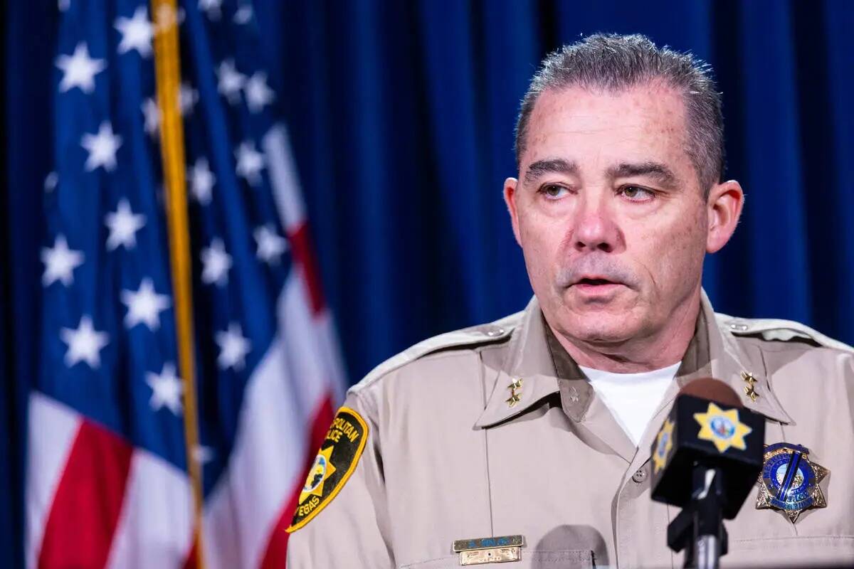 El alguacil adjunto de la policía de Las Vegas, Andrew Walsh, habla sobre el tiroteo en el que ...