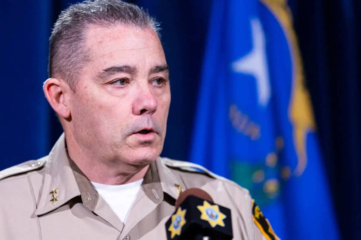 El alguacil adjunto de la policía de Las Vegas, Andrew Walsh, habla sobre el tiroteo en el que ...