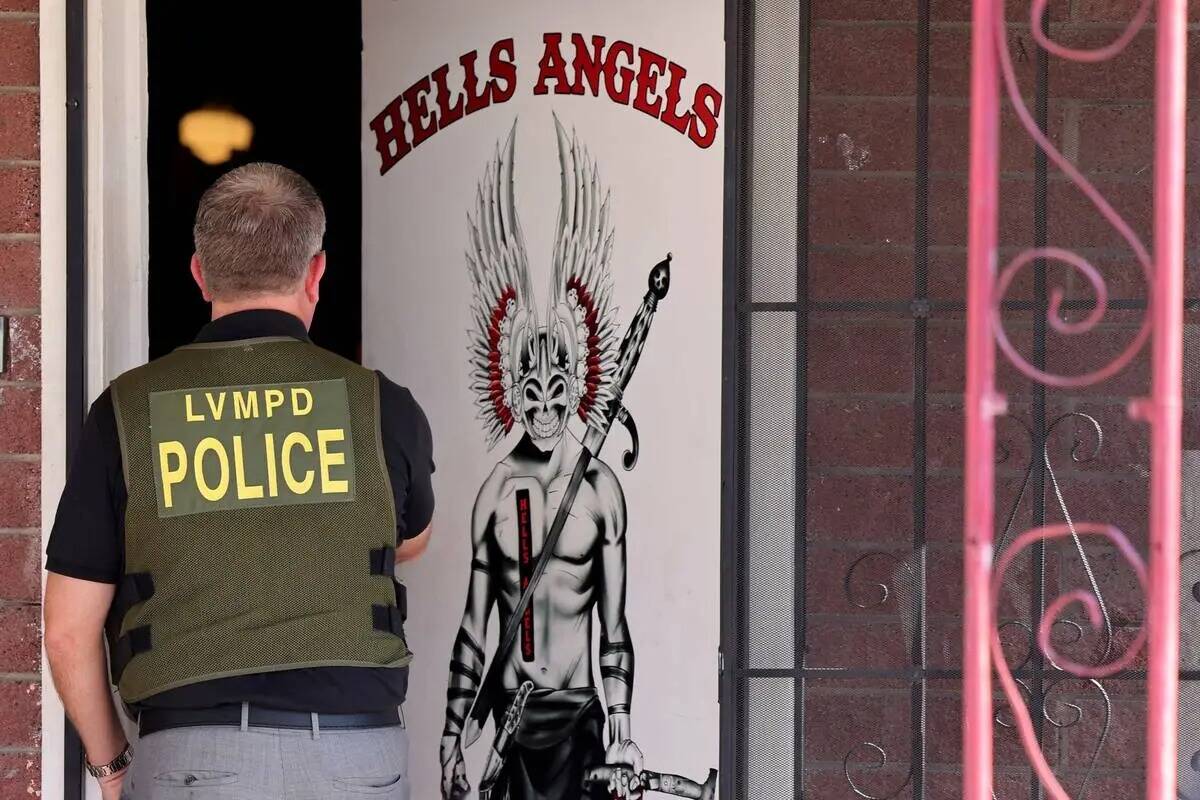 La policía de Las Vegas y Henderson hace una redada en la sede de los Hells Angels en East Bon ...