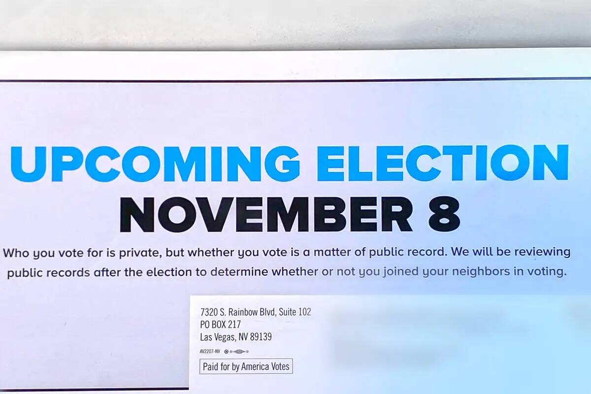 Los folletos electorales que animan a la gente a votar en noviembre están utilizando una táct ...