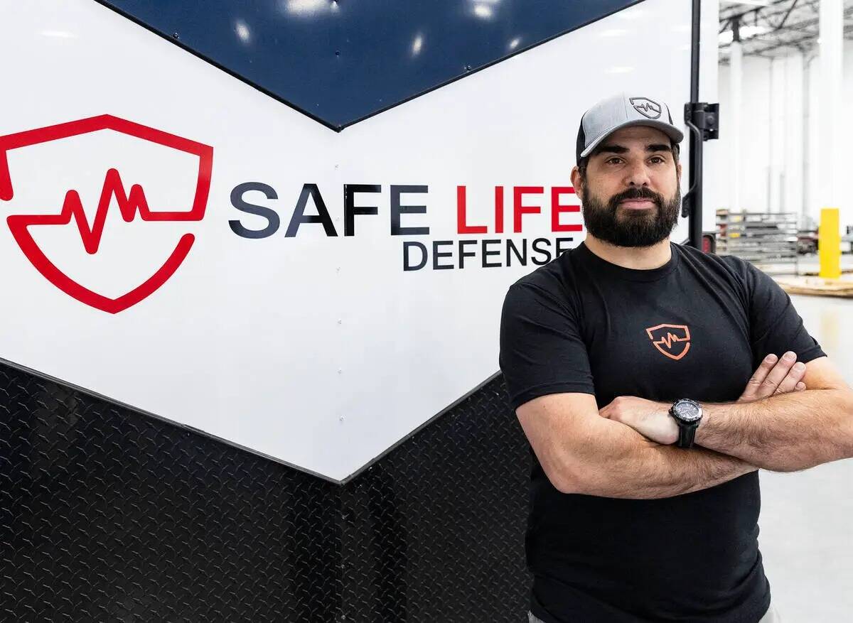 Nick Groat, fundador y director ejecutivo de Safe Life Defense, posa para una foto en su empres ...