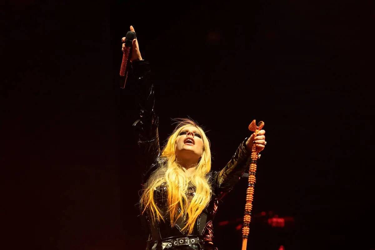 Avril Lavigne toca su set durante el festival de música When We Were Young en Las Vegas Festiv ...