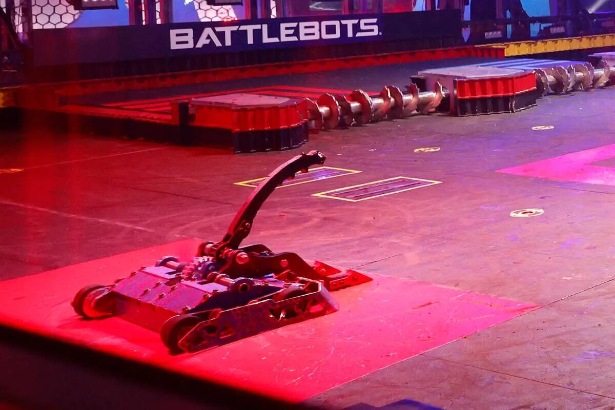 Robot Claw Viper de Seattle es visto antes de su batalla durante BattleBots World Championship ...