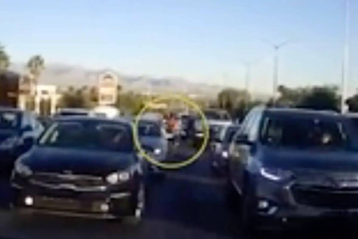 La policía de Henderson publicó el video de la cámara de tablero de un tiroteo con participa ...