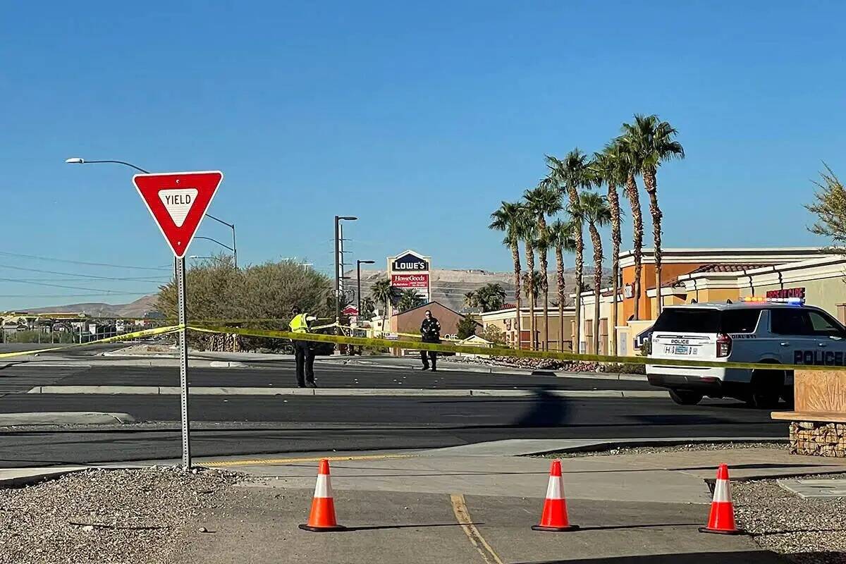 La policía investiga un intercambio de disparos entre un agente y un sospechoso el lunes 26 de ...