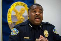 Thedrick Andres, entonces jefe en funciones del Departamento de Policía de Henderson, habla en ...