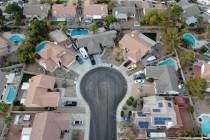 Una vista aérea de viviendas en Henderson, Nevada, el viernes 5 de marzo de 2021. (Michael Qui ...